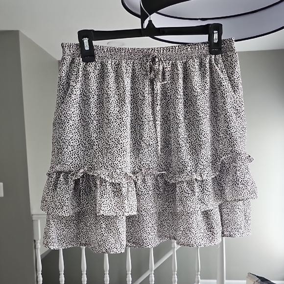 Sienna Sky Women's Black and Gray Lined Ruffle With Pockets Skirt Med Like New - Picture 12 of 12